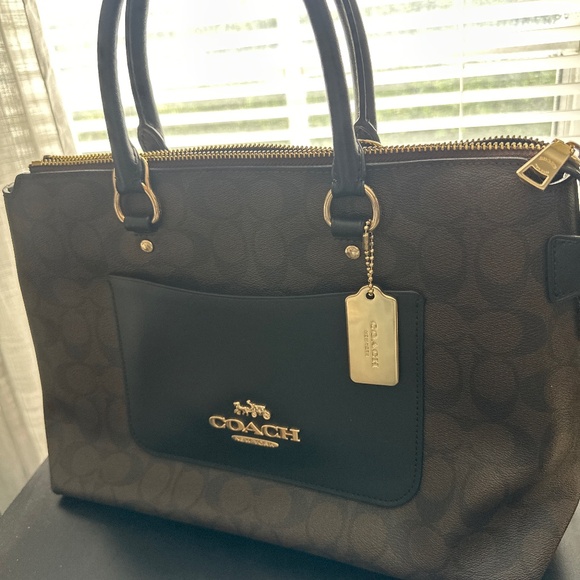 Coach Handbags - Coach Carry